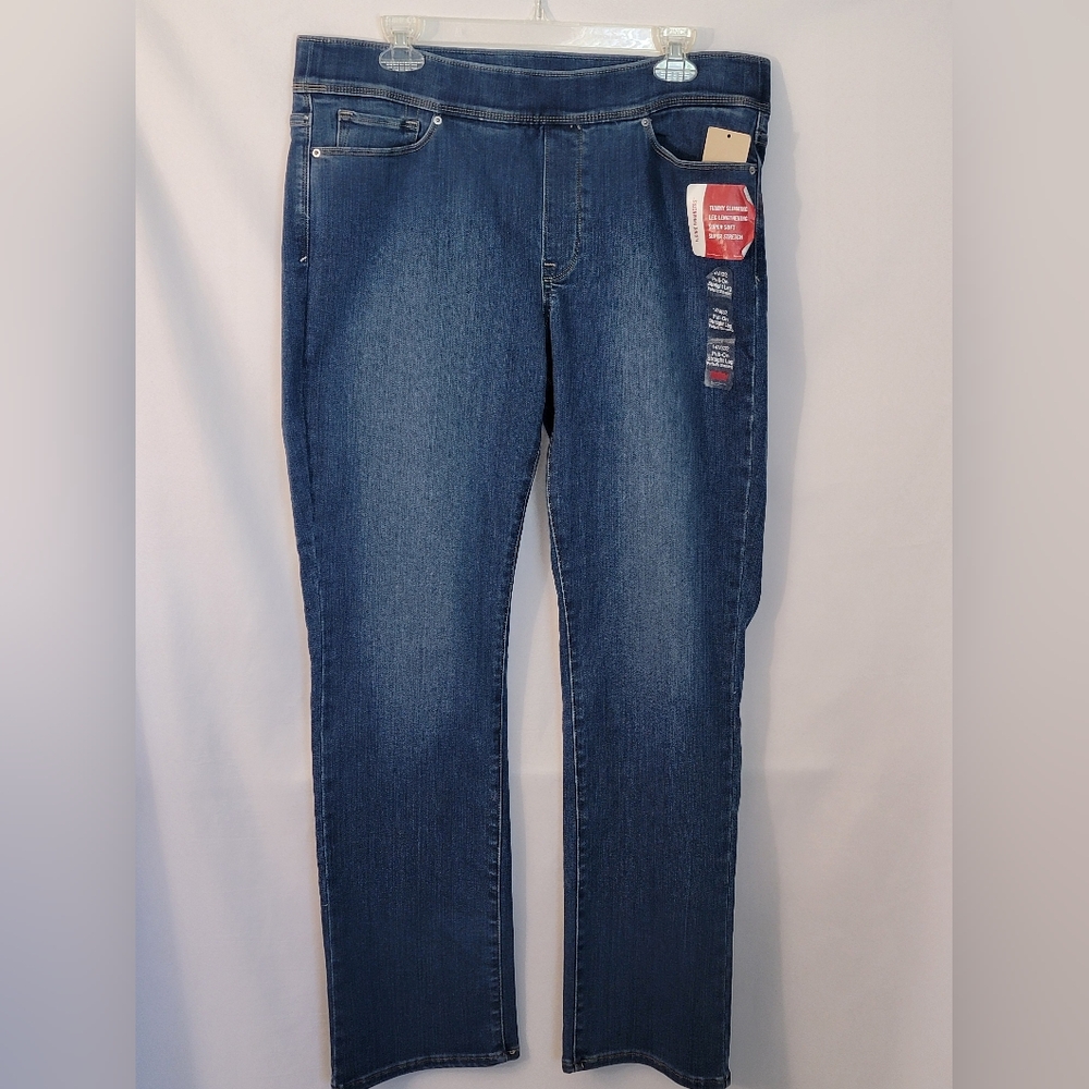 NWT Levi's Perfectly Slimming Straight Leg Pull On Jeans Size 14M/32